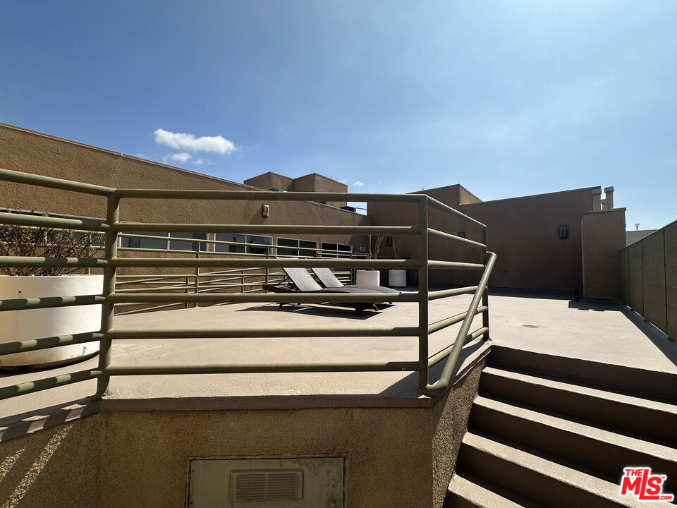 8614 Burton Way - Photo 12