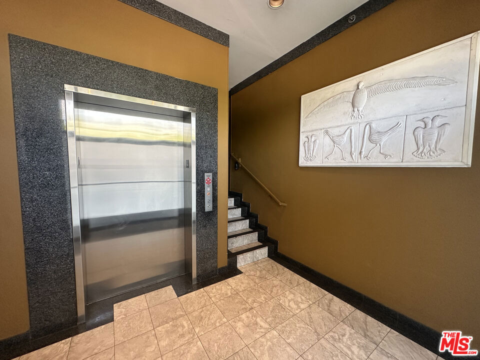 8614 Burton Way - Photo 6