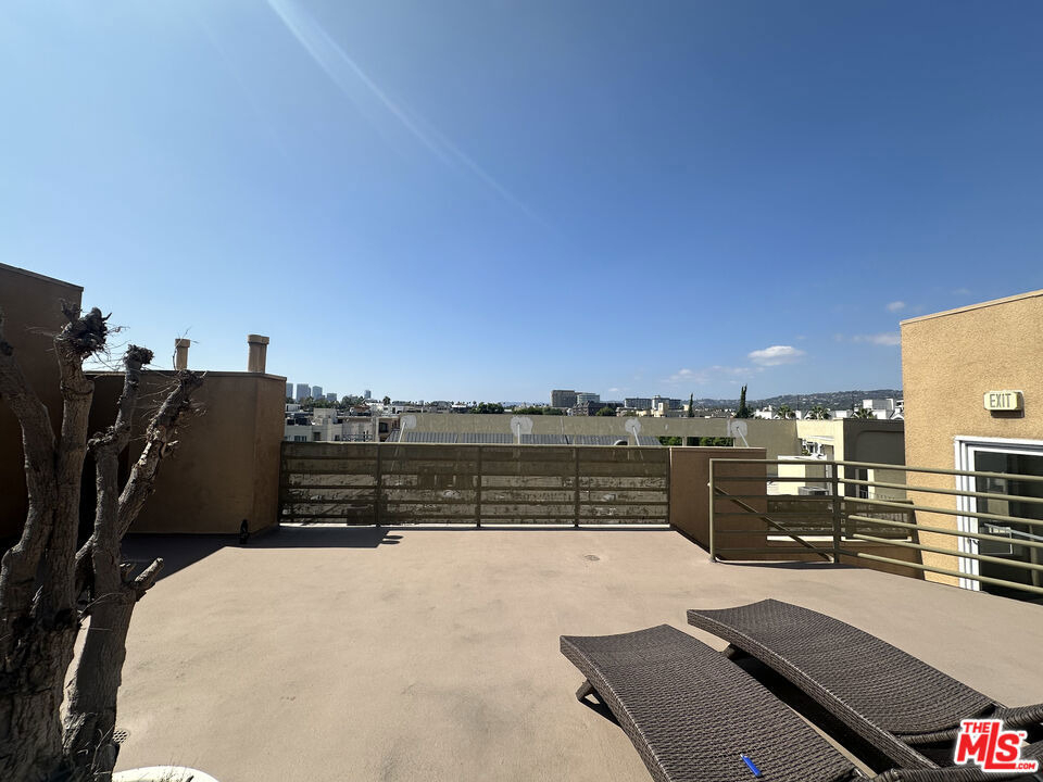 8614 Burton Way - Photo 14