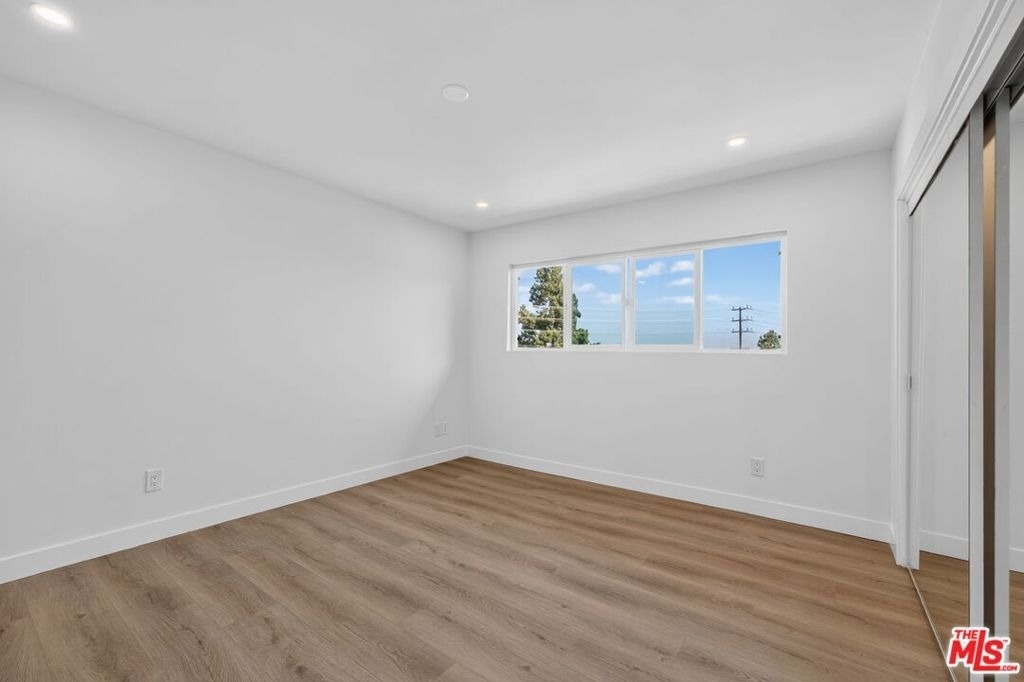 12287 Osborne Street - Photo 11