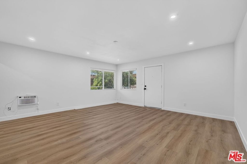 12287 Osborne Street - Photo 4