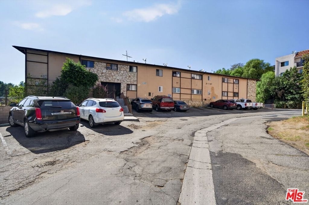 12287 Osborne Street - Photo 21