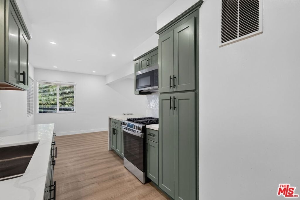 12287 Osborne Street - Photo 9