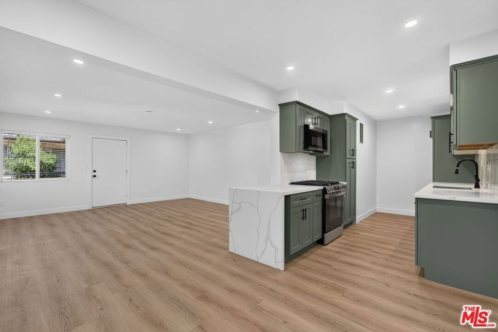 12287 Osborne Street - Photo 0