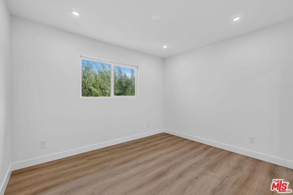 12287 Osborne Street - Photo 17