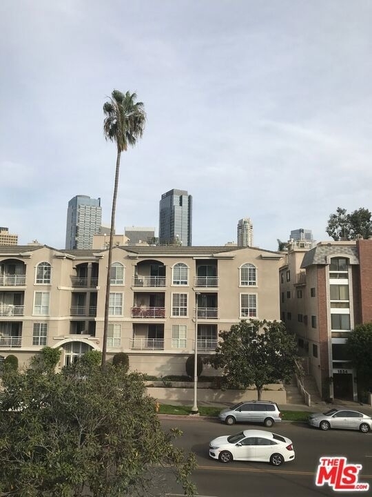 1843 S Beverly Glen Boulevard - Photo 17