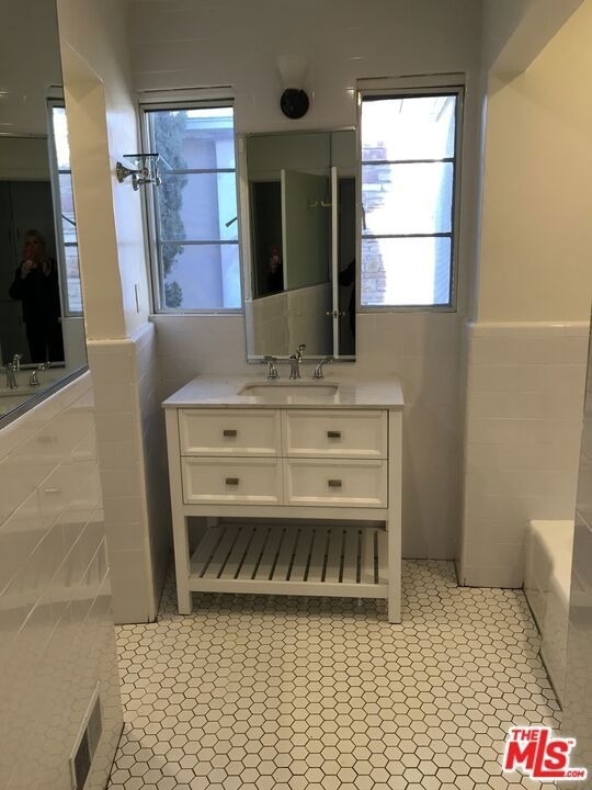 1843 S Beverly Glen Boulevard - Photo 11