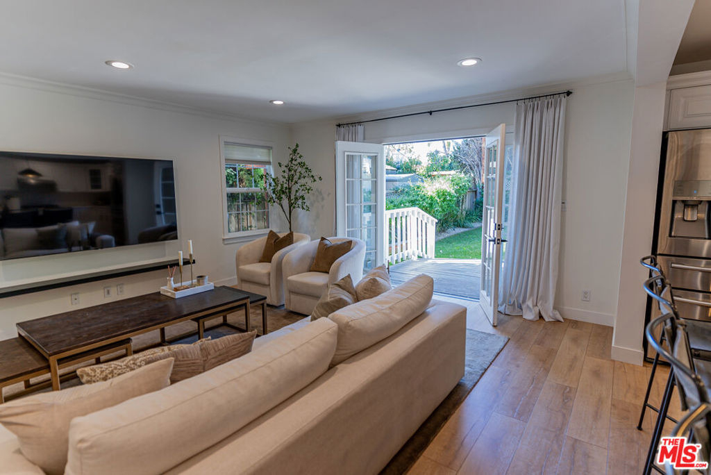 4749 Norwich Avenue - Photo 8