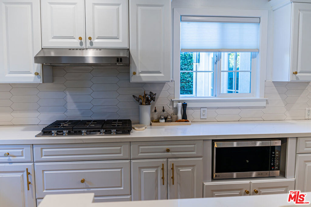 4749 Norwich Avenue - Photo 13