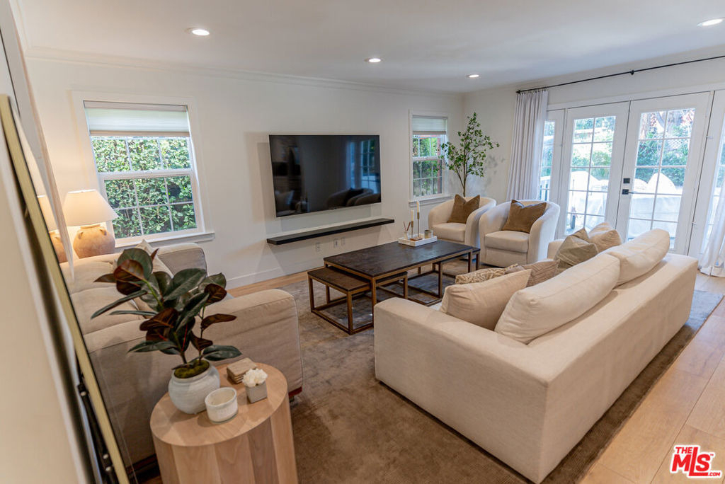 4749 Norwich Avenue - Photo 7