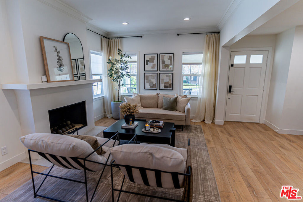4749 Norwich Avenue - Photo 3
