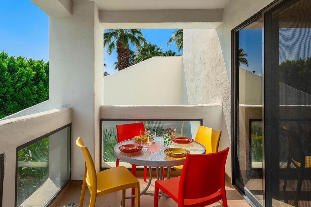 255 E Avenida Granada - Photo 2