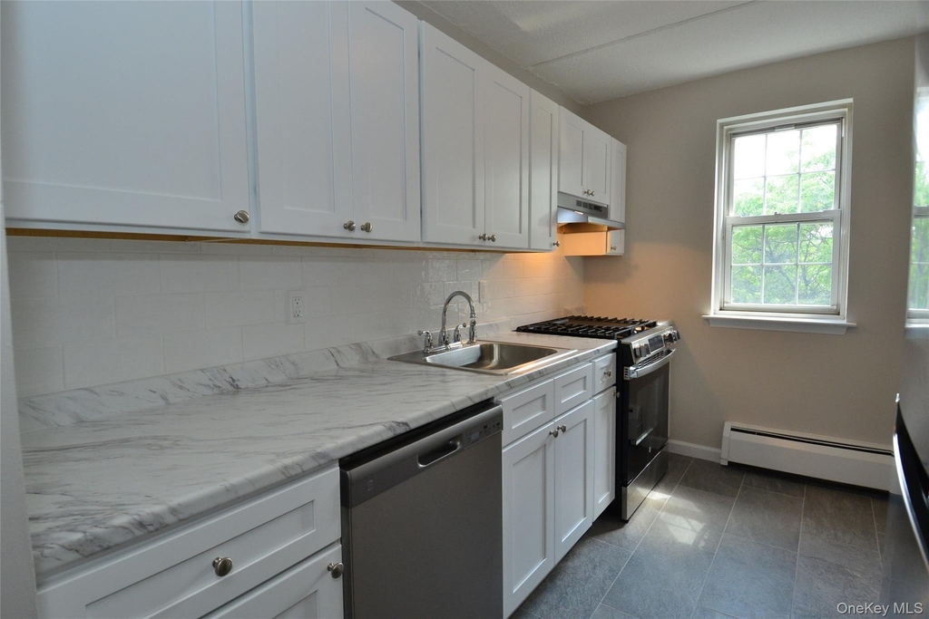 1 Consulate Drive - Photo 8