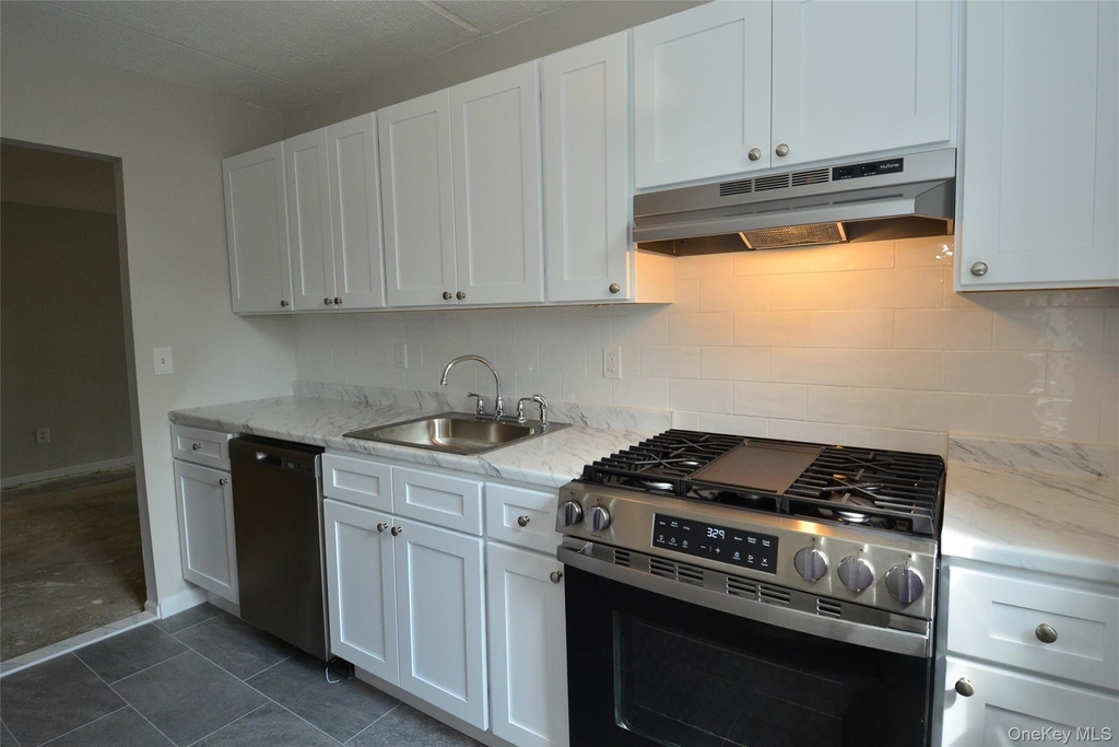 1 Consulate Drive - Photo 9