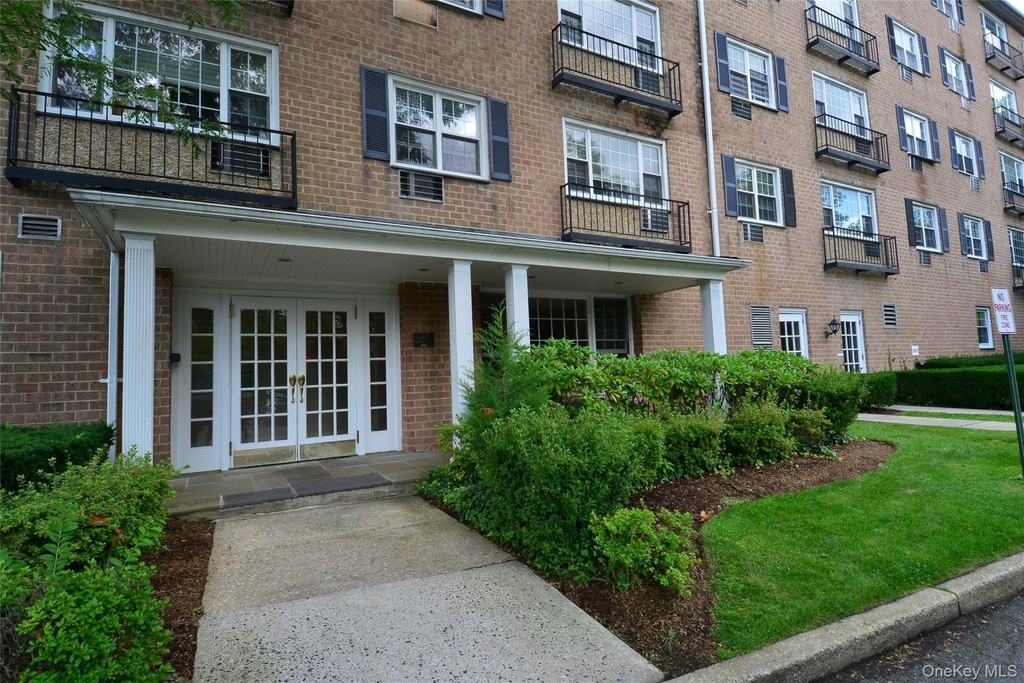 1 Consulate Drive - Photo 0