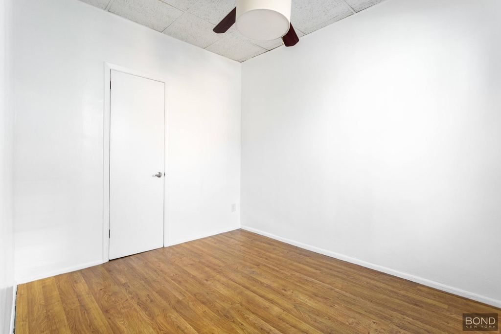 662 Metropolitan Avenue - Photo 3