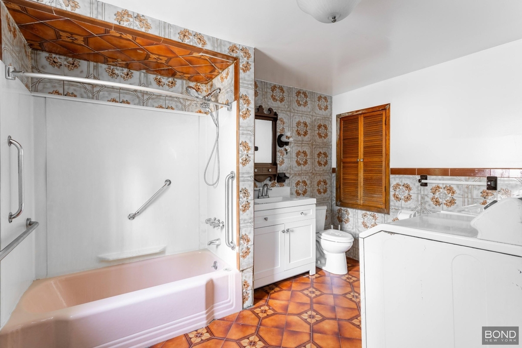 662 Metropolitan Avenue - Photo 7