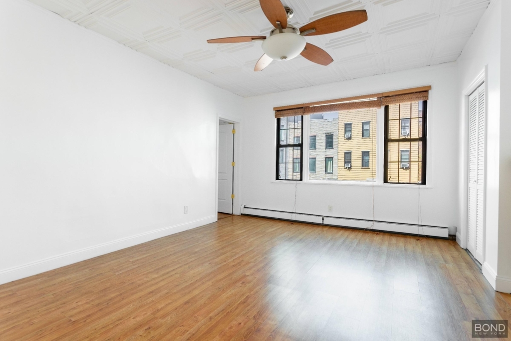 662 Metropolitan Avenue - Photo 2