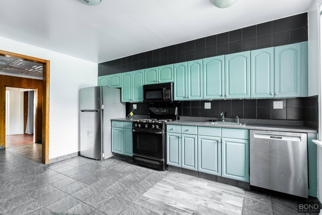 662 Metropolitan Avenue - Photo 5