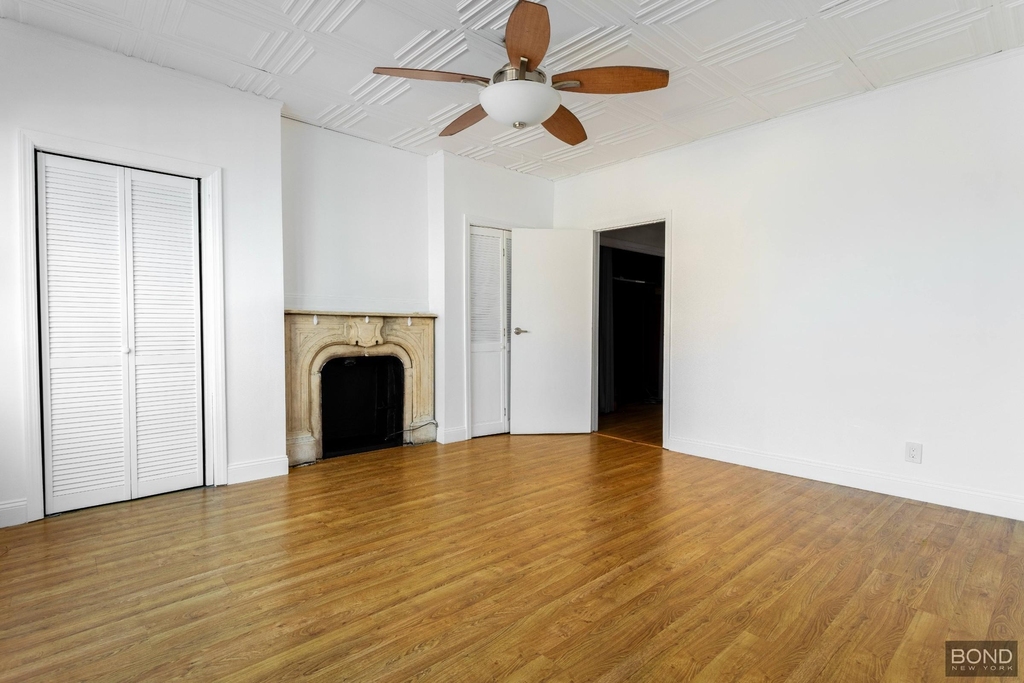 662 Metropolitan Avenue - Photo 1