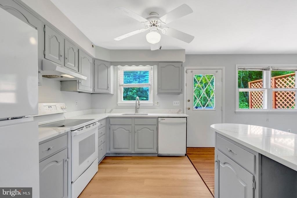 4570 Lawnvale Drive - Photo 8