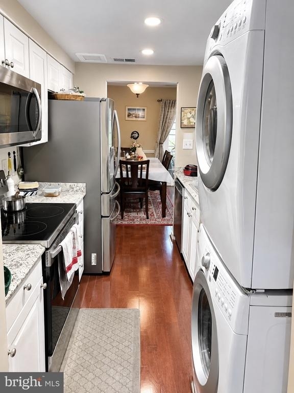 2190 Monaghan Drive - Photo 2