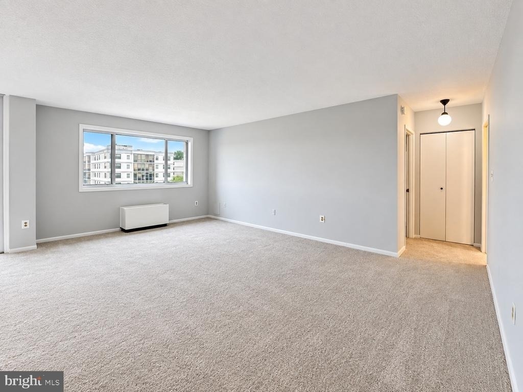 2059 Huntington Avenue - Photo 3