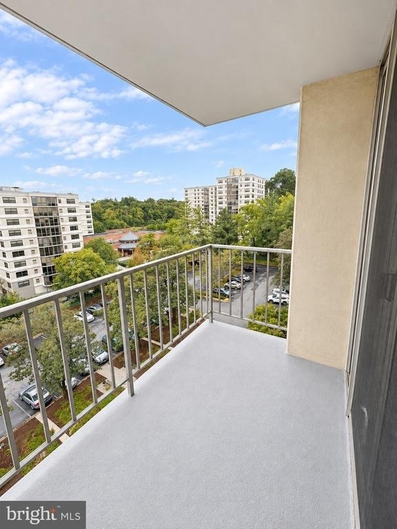 2059 Huntington Avenue - Photo 14