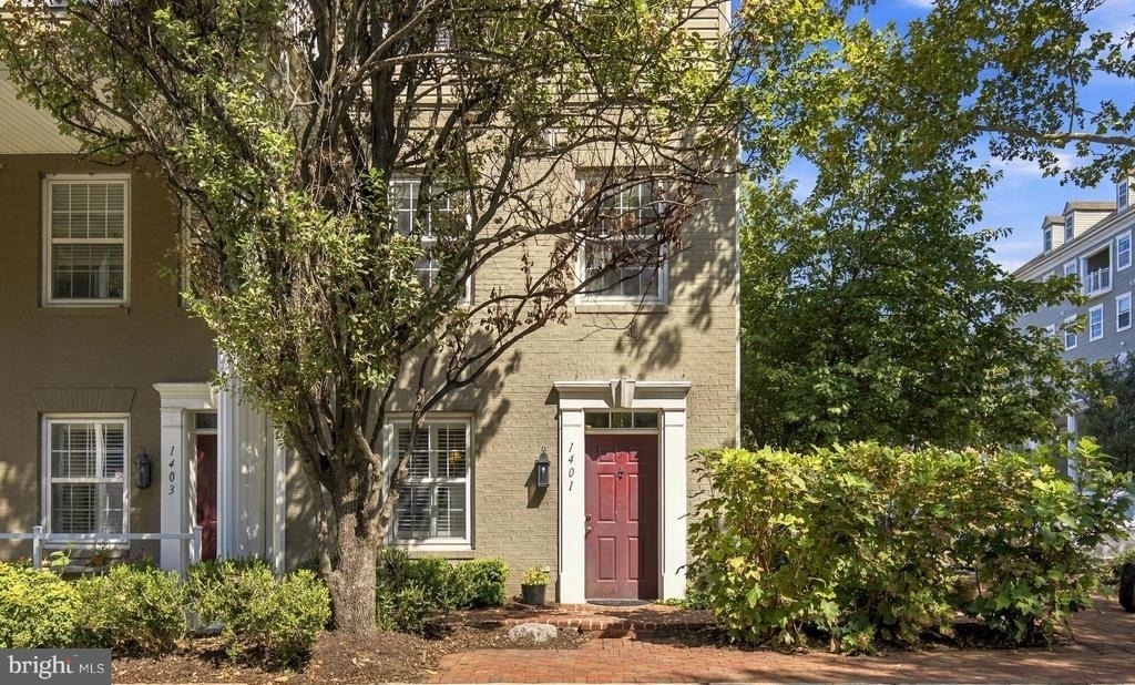 1401 Roundhouse Lane - Photo 0