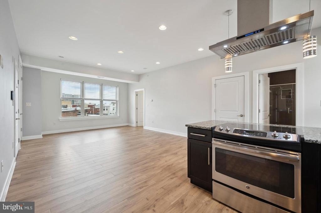 714 N Chadwick Street - Photo 4