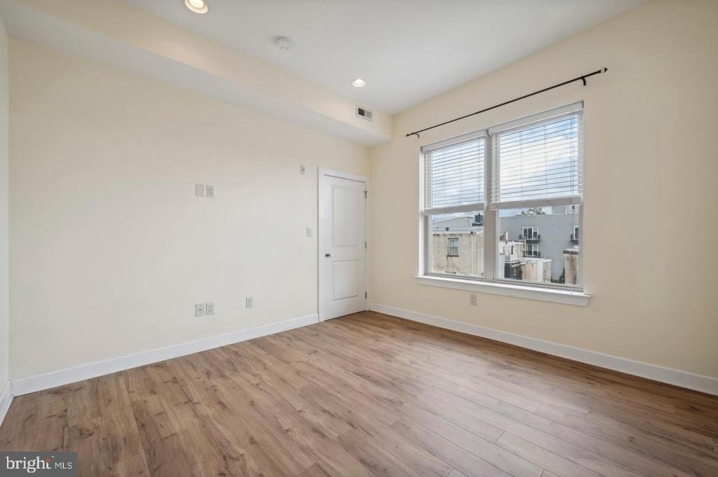 714 N Chadwick Street - Photo 14