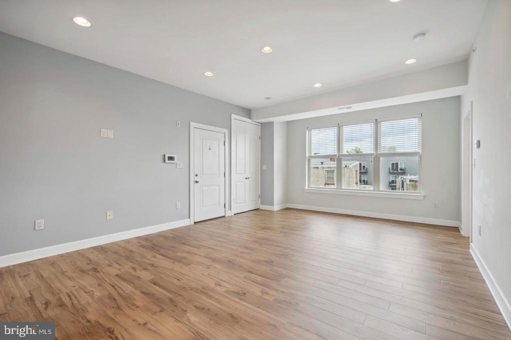 714 N Chadwick Street - Photo 7