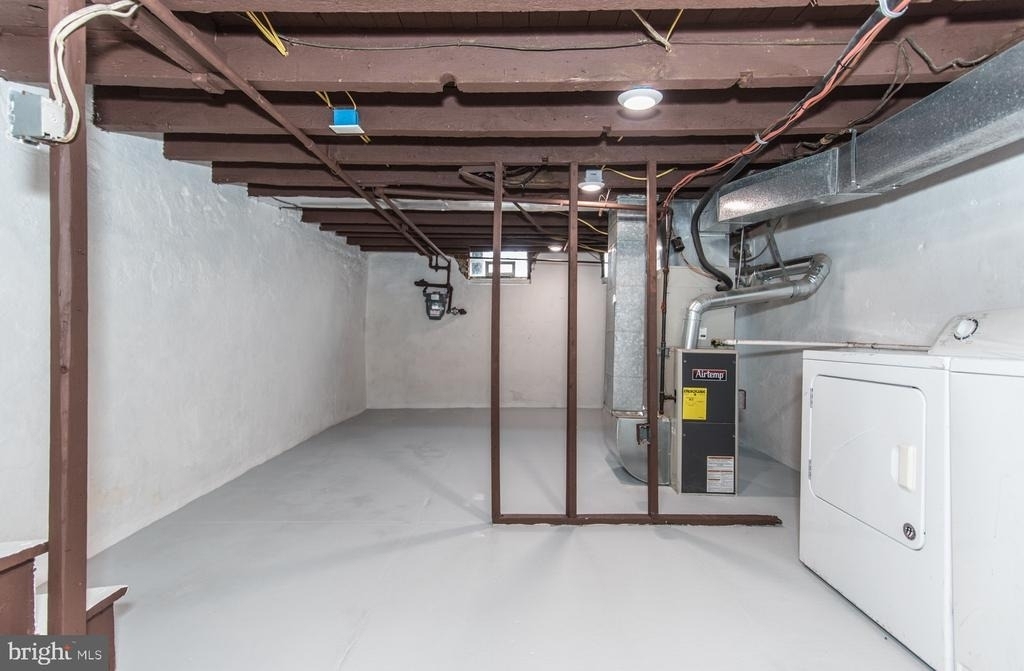 2217 Waterloo Street - Photo 28