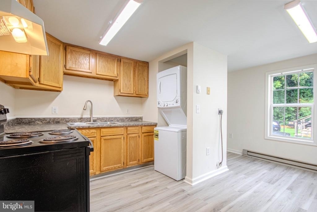 403 Newton Terrace - Photo 2