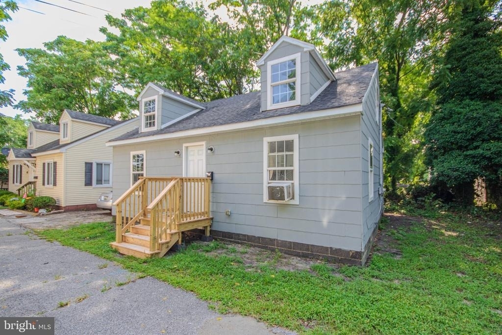 403 Newton Terrace - Photo 0