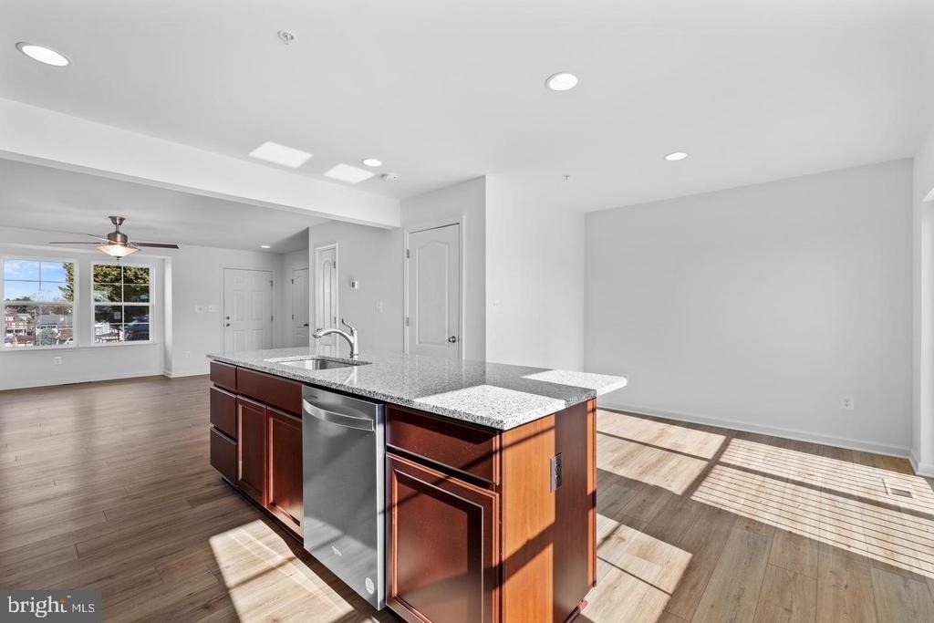 482 Peleton Street - Photo 9