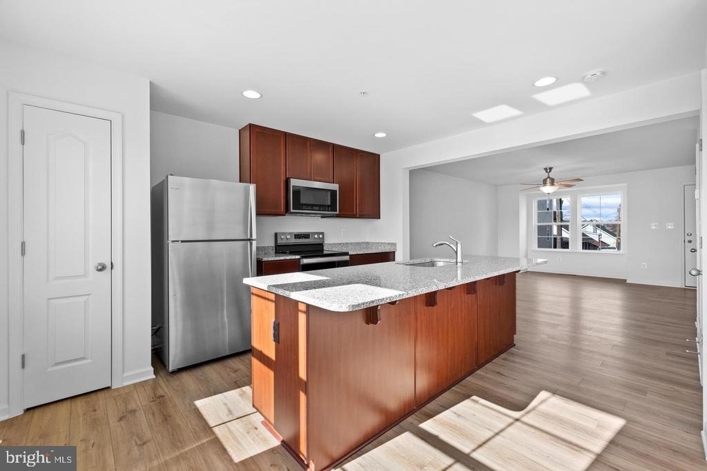 482 Peleton Street - Photo 8