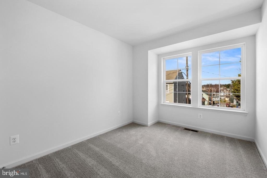 482 Peleton Street - Photo 16