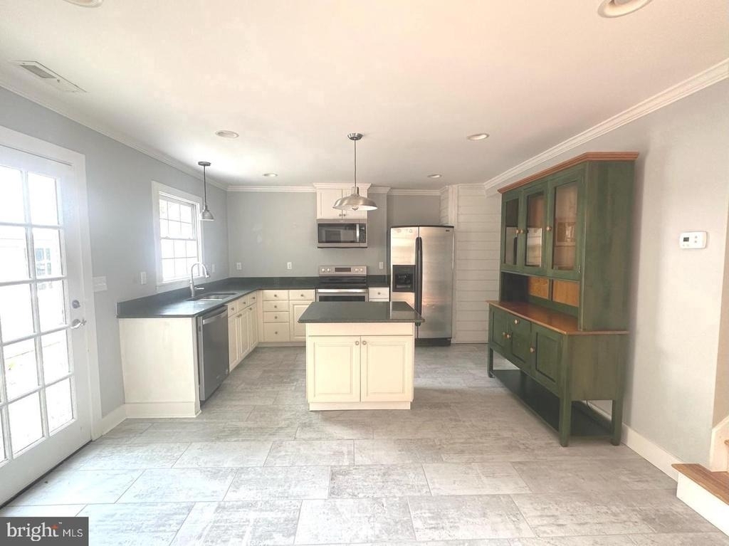 102 Locust Street - Photo 5