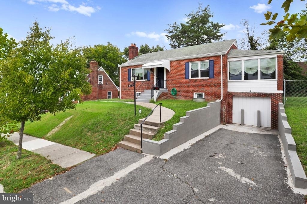 720 Sheridan Street - Photo 2