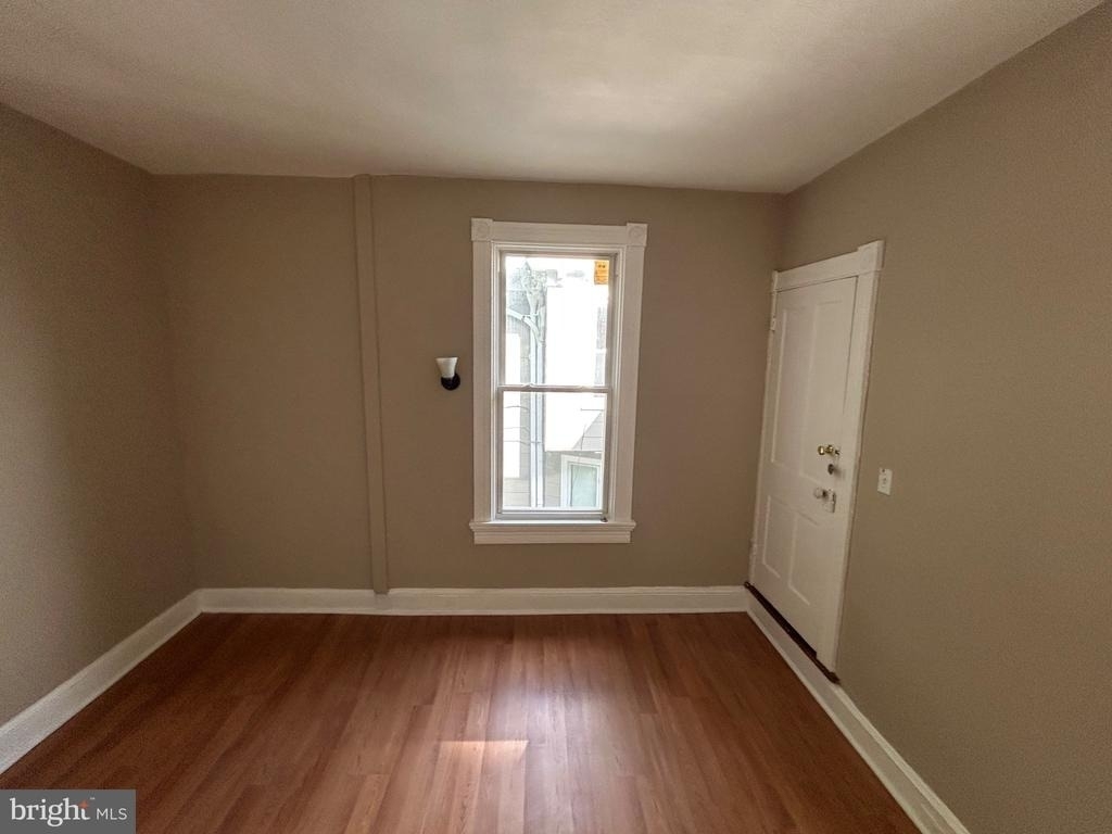 514 E 41st Street - Photo 8