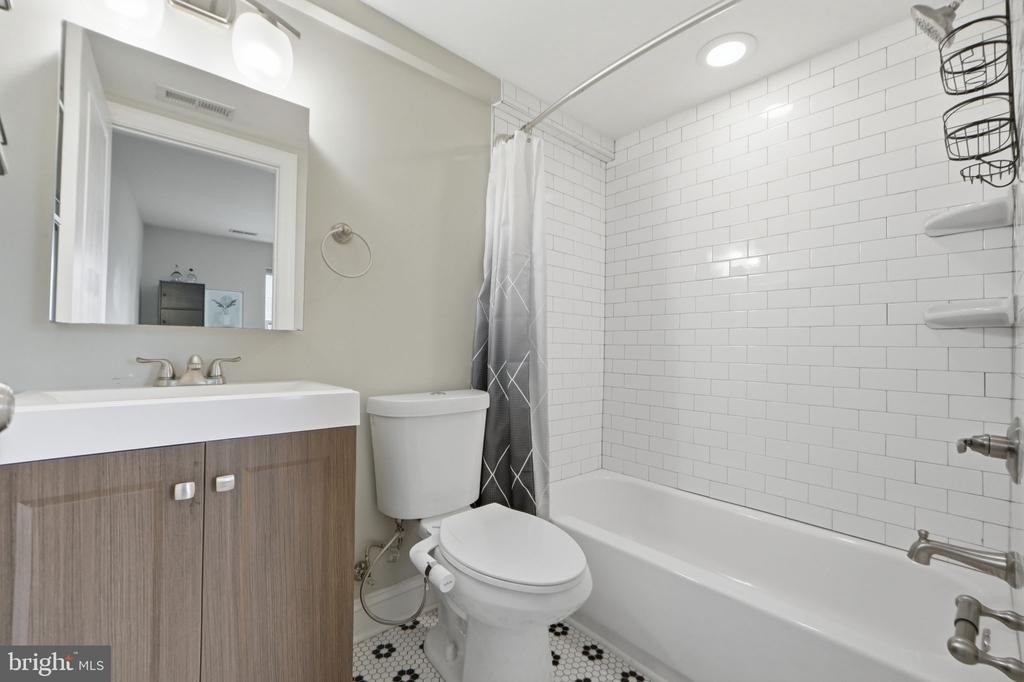 1258 Holbrook Terrace Ne - Photo 18