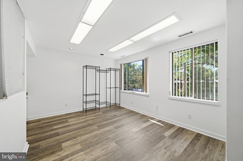 4820 Macarthur Boulevard Nw - Photo 4