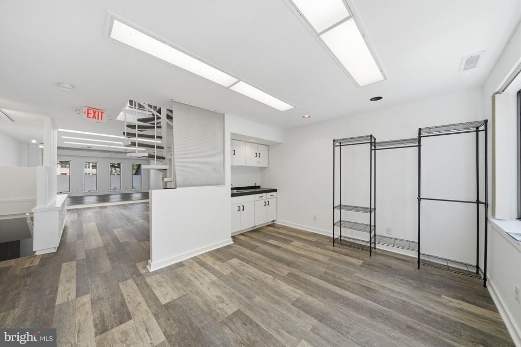 4820 Macarthur Boulevard Nw - Photo 5