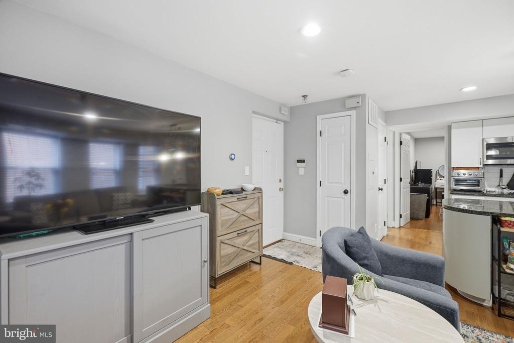 1527 16th Street Nw - Photo 4