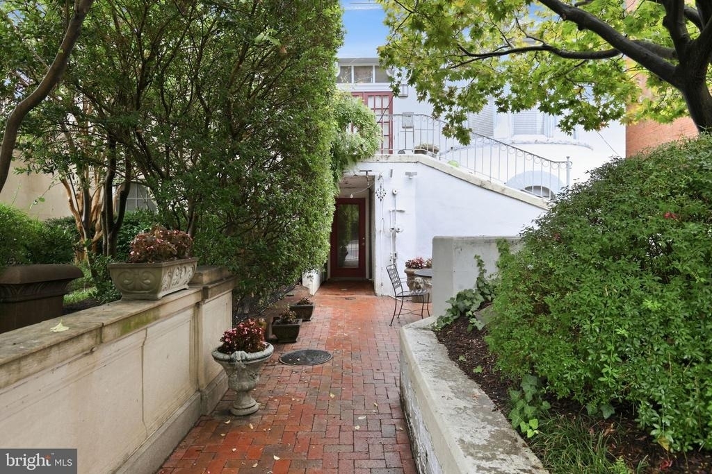 1527 16th Street Nw - Photo 23