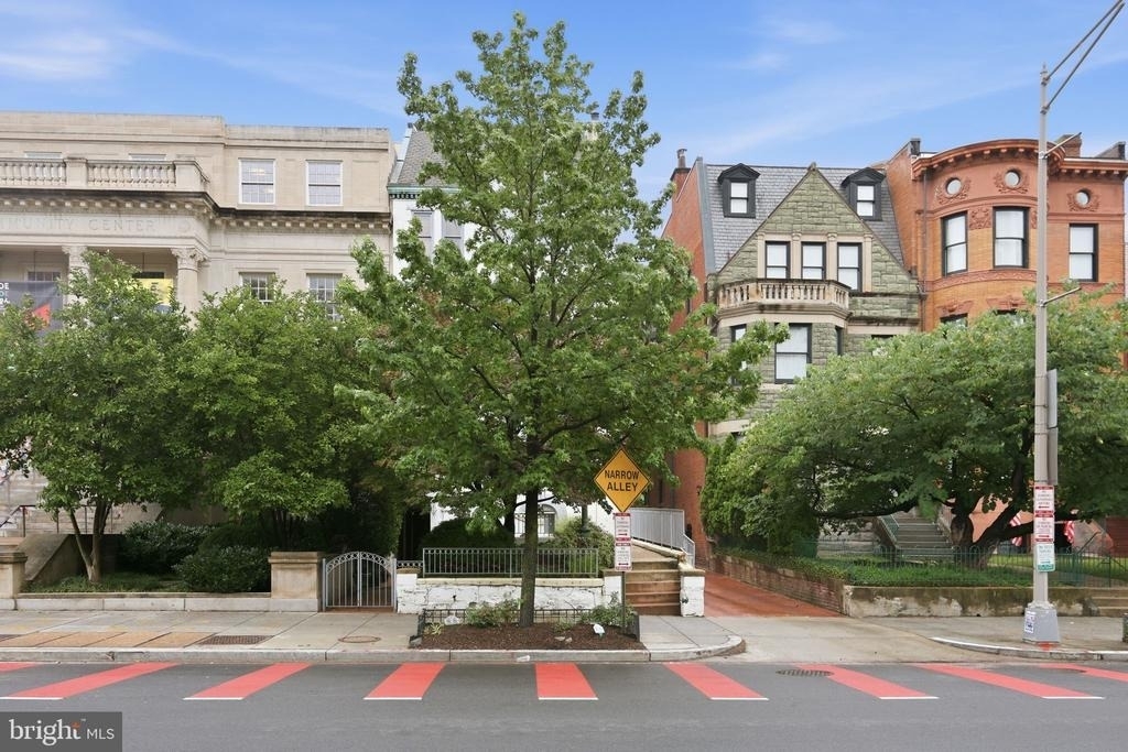 1527 16th Street Nw - Photo 1