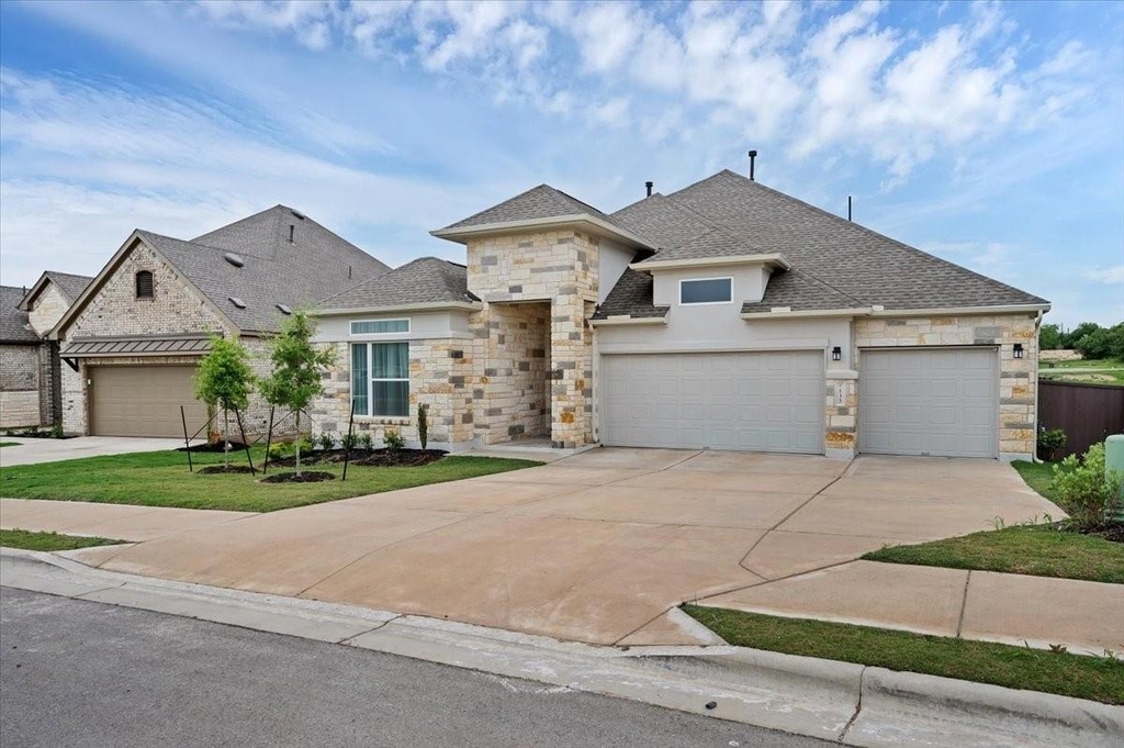 135 Independence Dr - Photo 0