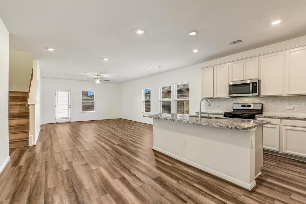 202 Grasslands Trl - Photo 2