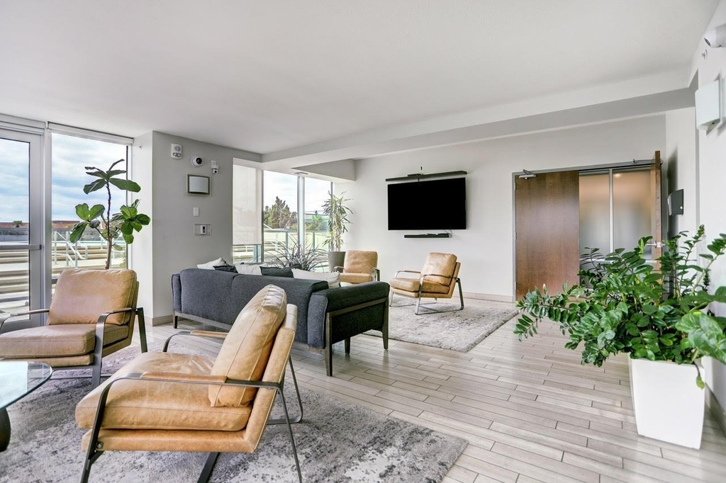 300 Bowie St - Photo 10